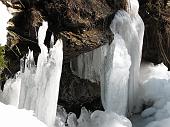 Invernale con valanghe e slavine da Nona di Vilminore verso il Passo della Manina il 23 febbraio 2009